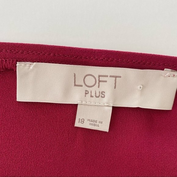 LOFT loose & flowy top with crew neckline & long sleeves, plus size - Picture 7 of 8